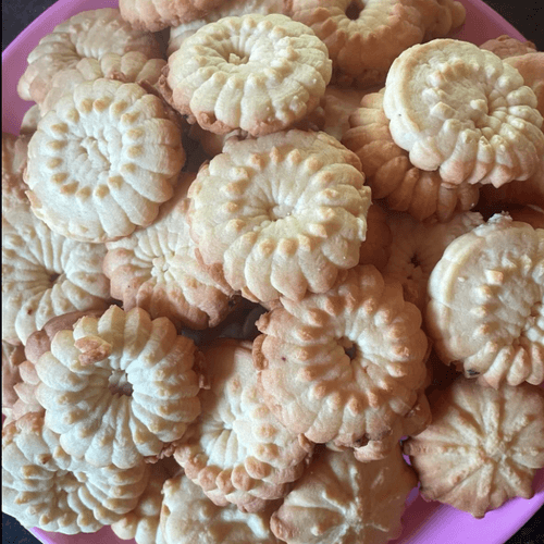 A variety of small & cute xmas-themed shortbread biscuits